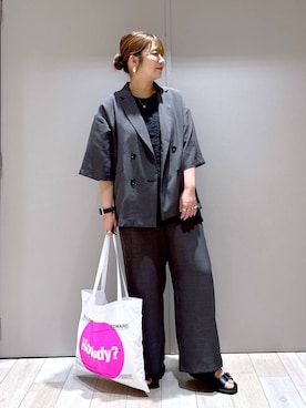「アイテム（テーラードジャケット）」を使った、たかみなさん（レディース・166cm・30代）の夏コーディネート
