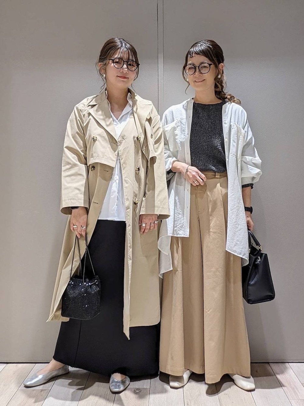 「きれいめカジュアル_LEPSIM、ベーシック/シンプル、きれいめ、旅行、バッグ、LEPSIM、体型カバー、着痩せ・細見え、高身長、休日コーデ、楽ちんコーデ」｜「LEPSIMのラメリブクループルオーバー　102009（Tシャツ/カットソー、ブラック系）」を使った、たかみなさん（レディース・166cm）の春コーディネートの1枚目の写真