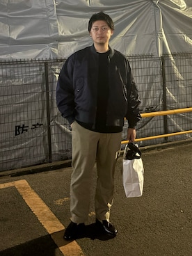 「WAIPER.inc（ワイパーインク）のアイテム（ミリタリージャケット、ブルー系）」を使った、美沙樹さん（メンズ・180cm）の冬コーディネート