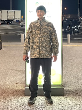 「usmilitalyのアイテム（ミリタリージャケット、グリーン系）」を使った、美沙樹さん（メンズ・180cm）の冬コーディネート