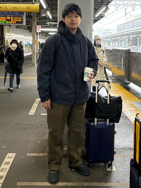 「フランス軍のアイテム（ミリタリージャケット、ブルー系）」を使った、美沙樹さん（メンズ・180cm）の冬コーディネート