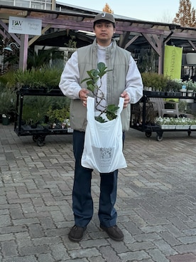 「アイテム（ダウンベスト）」を使った、美沙樹さん（メンズ・180cm）の秋コーディネート