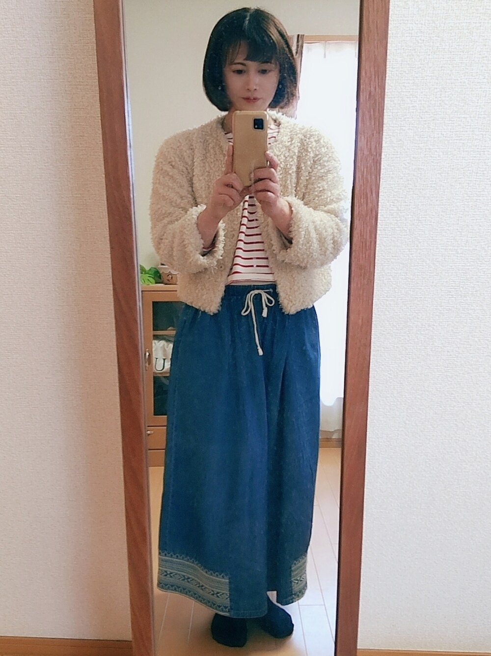 「女装、男の娘、はるコーデ」｜「earth music&ecologyのボーダーボーダーボートネックプルオーバー ＊（Tシャツ/カットソー、レッド系）」を使った、奈保子さん（メンズ・163cm）の春コーディネートの3枚目の写真