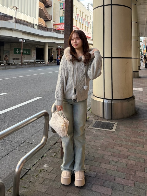 セットアップ対応】ポンポン付きファーフードケーブルニット