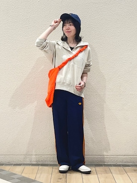 「newhattan（ニューハッタン）のアイテム（キャップ）」を使った、久富さん（レディース・161cm）の秋コーディネート