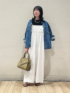 「アイテム（サロペット/オーバーオール、ホワイト系）」を使った、久富さん（レディース・161cm）の夏コーディネート