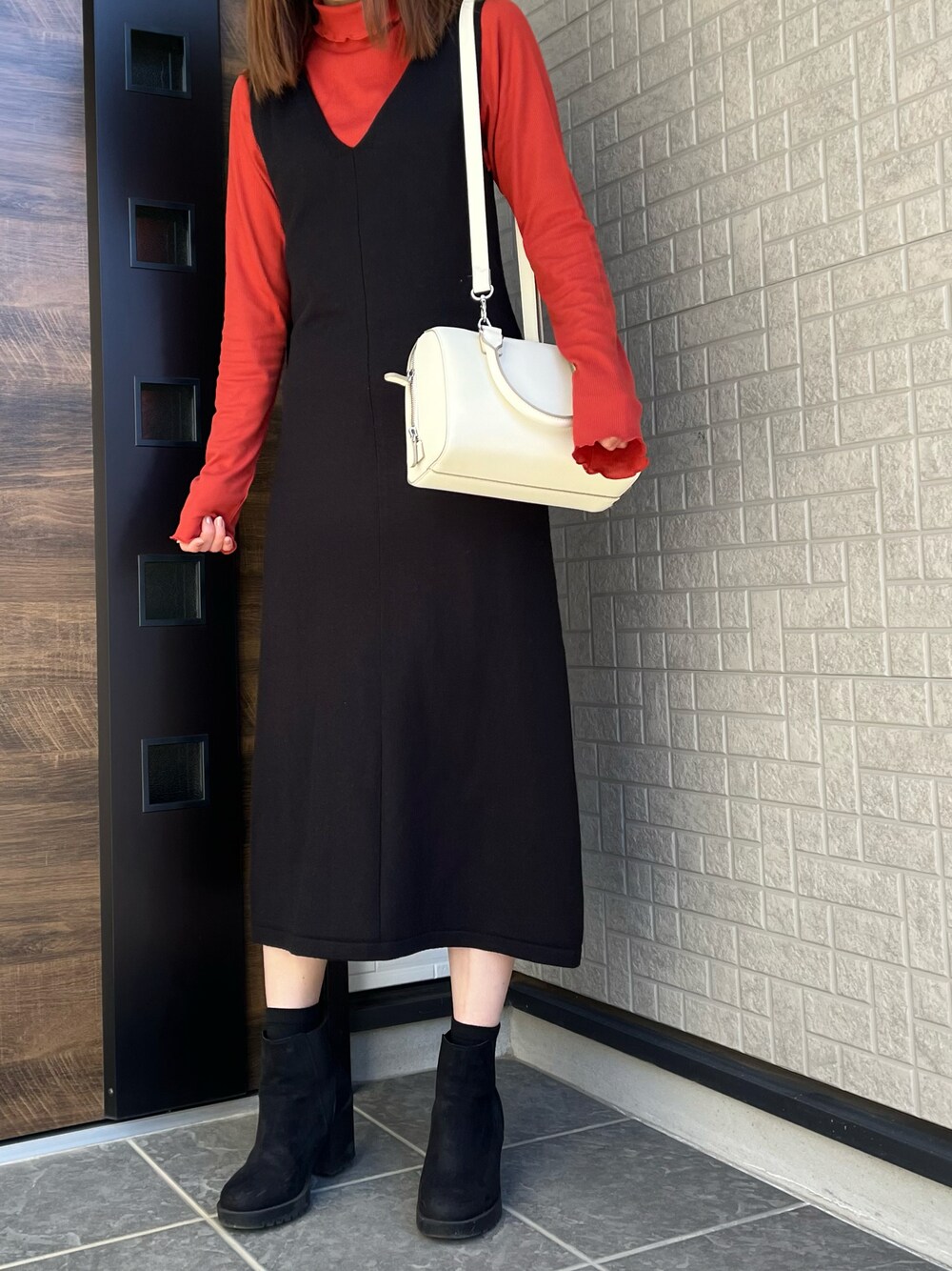 「GUコーデ、大人カジュアル」｜「GUのアイテム（Tシャツ/カットソー、レッド系）」を使った、み。さん（レディース・157cm）の冬コーディネートの1枚目の写真
