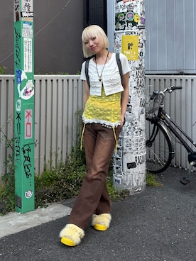 「WHO'S WHO gallery（フーズフーギャラリー）のレースガーターキャミ（キャミソール、イエロー系）」を使った、カポさん（レディース・162cm）の春コーディネート