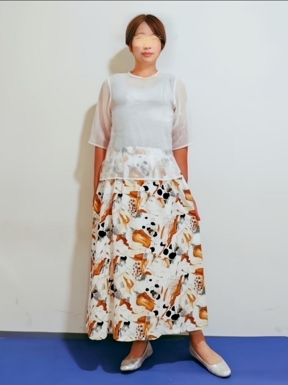 「ブラウス、ロングスカート、パンプス、シアートップス、大人コーデ、オフィスカジュアル、真夏のかき氷フェス、柄スカート、きれいめカジュアル」｜「classicalelfのこなれレディにアップデート。シアーチェックトップス（Tシャツ/カットソー、ホワイト系）」を使った、🍠ゆみっつ🍠さん（レディース・173cm）の夏コーディネートの1枚目の写真
