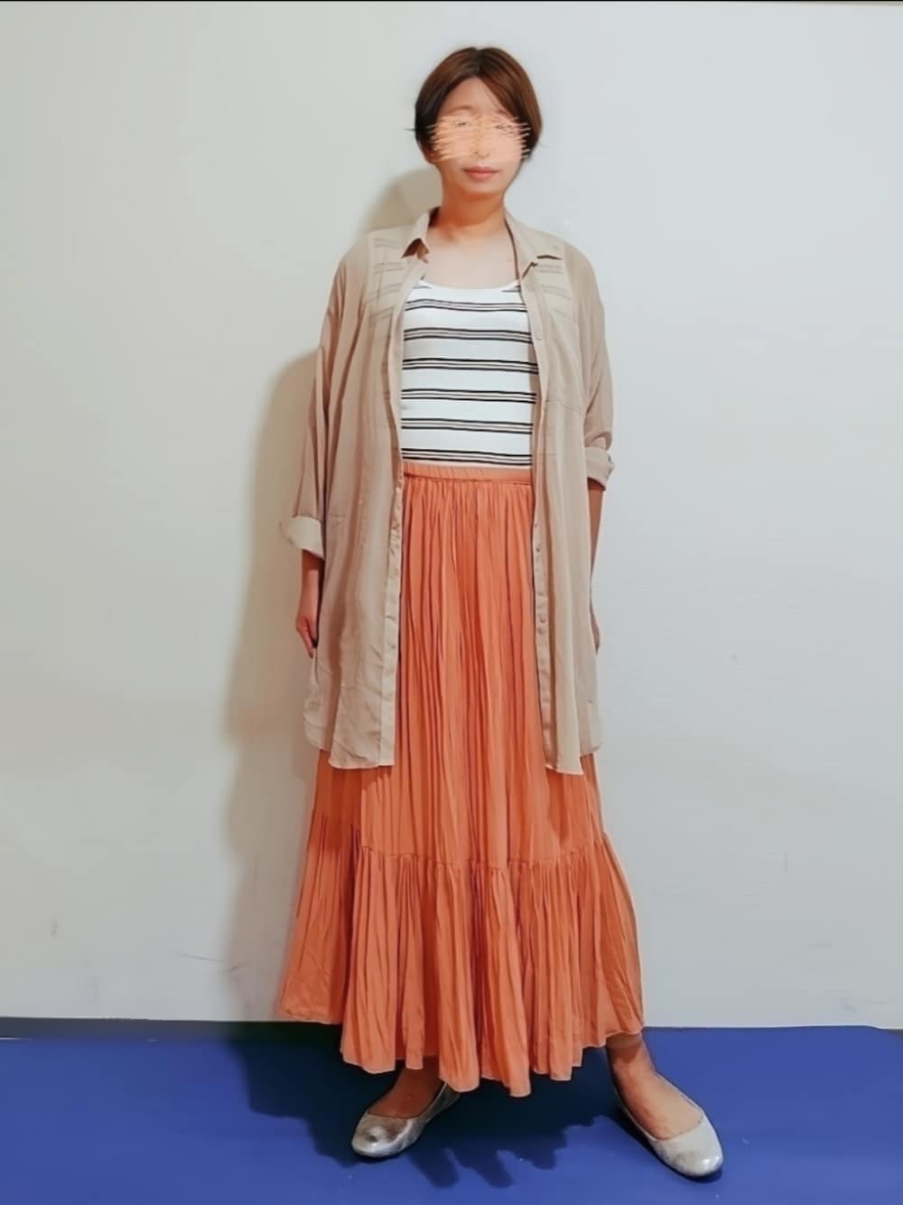 「シアーシャツ、タンクトップ、ロングスカート、パンプス、ボーダー、プリーツスカート、ティアードスカート、真夏のかき氷フェス、大人カジュアル、オフィスカジュアル」｜「Javaの《JaVa ジャバコラボ》レトロな雰囲気漂う。 2wayボーダーニットタンク（タンクトップ、ホワイト系）」を使った、🍠ゆみっつ🍠さん（レディース・173cm）の夏コーディネートの1枚目の写真