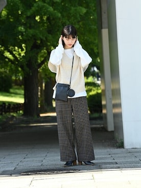 「NAVY（ネイビー）のアイテム（パンツ）」を使った、マックハウスZOZOスタイリスト レディースさん（レディース・163cm）の秋コーディネート