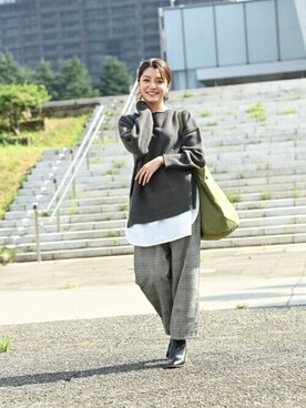 「NAVY（ネイビー）のアイテム（パンツ）」を使った、マックハウスZOZOスタイリスト レディースさん（レディース・163cm）の秋コーディネート