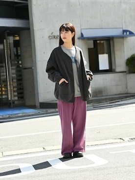 「NAVY（ネイビー）のアイテム（パンツ）」を使った、マックハウスZOZOスタイリスト レディースさん（レディース・163cm）の秋コーディネート