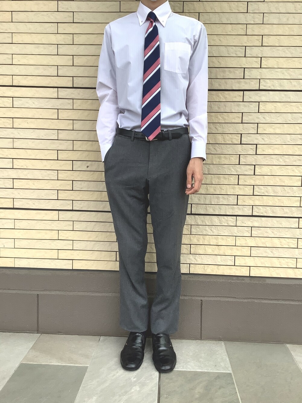 「東京シャツ、BRICK HOUSE by TOKYO SHIRT、ビジネススタイル、ビジネスコーデ、シャツスタイル、ネクタイ、ピンク、明るい色、長袖シャツ」｜「TOKYO SHIRTSの形態安定ノーアイロン ボタンダウン 長袖ビジネスワイシャツ（ビジネスシャツ、ピンク系）」を使った、TOKYO SHIRTS OUTLET 南町田グランベリーパーク店さん（メンズ・180cm）の夏コーディネートの1枚目の写真