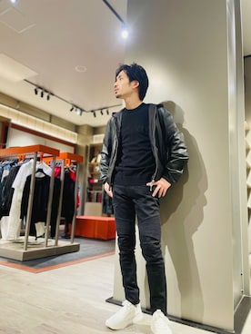 「ARMANI EXCHANGE（アルマーニエクスチェンジ）の【A|X アルマーニ エクスチェンジ】バイカー　ダメージデニムパンツ_J27/SKINNY（デニムパンツ）」を使った、HANMAさん（メンズ・169cm）の春コーディネート