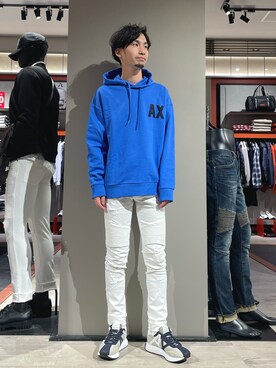 「ARMANI EXCHANGE（アルマーニエクスチェンジ）の【A|X アルマーニ エクスチェンジ】バイカー　ダメージデニムパンツ_J27/SKINNY（デニムパンツ）」を使った、HANMAさん（メンズ・169cm）の冬コーディネート