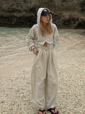 「アイテム（パーカー）」を使った、秋本すずかさん（レディース・155cm）の秋コーディネート