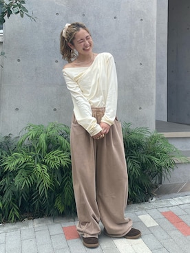 「Ungrid（アングリッド）のタックデザインオフショルロングスリーブTee（Tシャツ/カットソー）」を使った、秋本すずかさん（レディース・155cm）の夏コーディネート