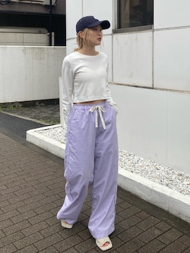 「Ungrid（アングリッド）のフィットショートロングスリーブTee（Tシャツ/カットソー、ホワイト系）」を使った、秋本すずかさん（レディース・155cm）の春コーディネート