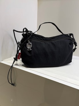「BIRTHDAY BAR（バースデイバー）の撥水ミニショルダー ボトルケースバッグ（ショルダーバッグ、ブラック系）」を使った、azukodaさん（レディース・161cm）の秋コーディネート