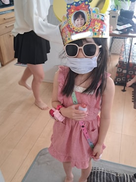 「shein のアイテム（ショルダーバッグ、ピンク系）」を使った、もち米さん（キッズ・110cm）の夏コーディネート