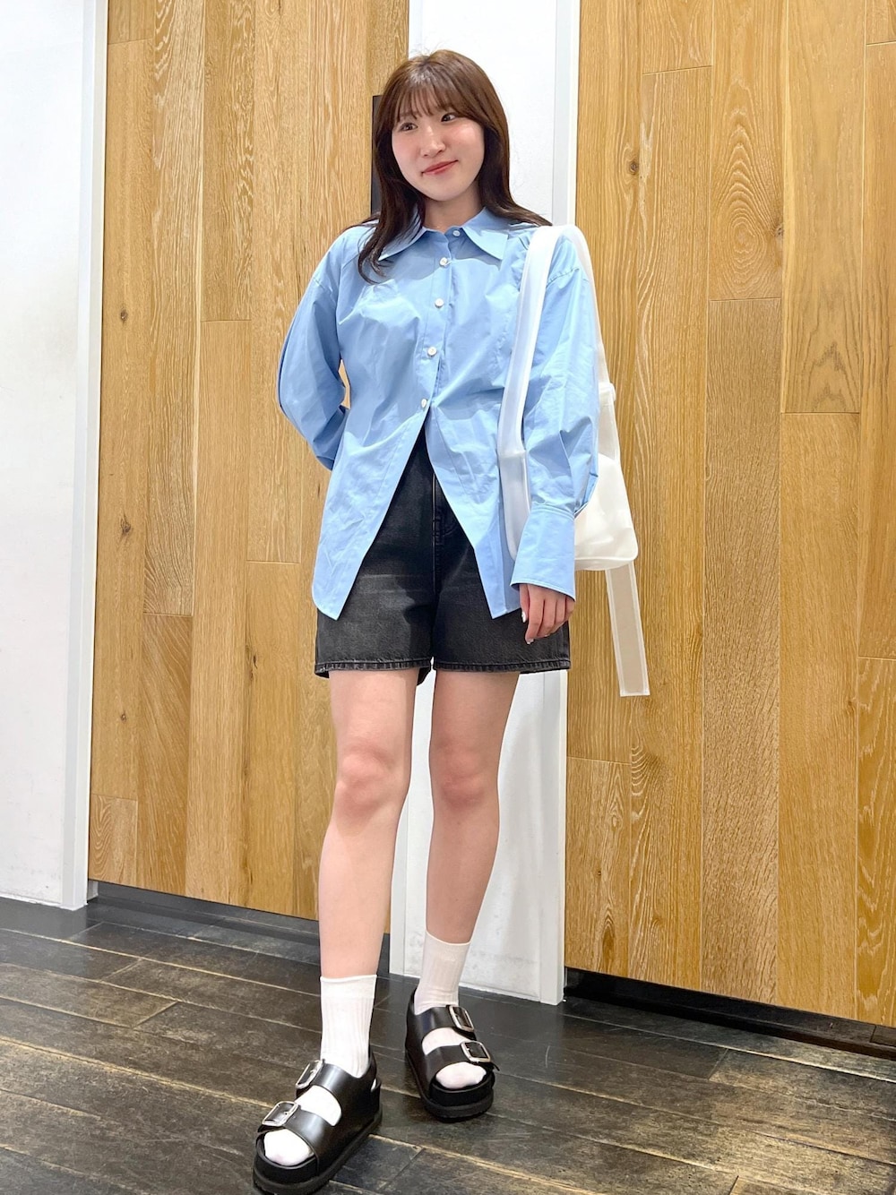 シルク混ポプリンクビレシャツを使った人気ファッションコーディネート 