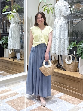 「La boutique BonBon（ラブティックボンボン）の【着回し力抜群】ペーパーヤーンニットベスト（ニット/セーター、イエロー系）」を使った、takumaさん（レディース・160cm）の春コーディネート
