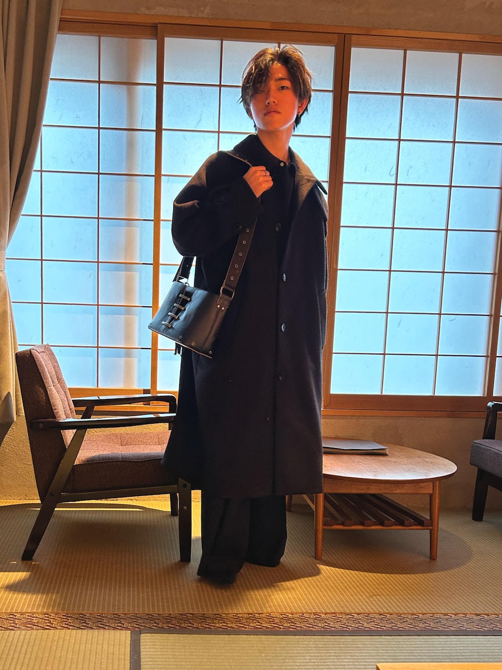 「ロングコート、スラックス、シャツスタイル、大人コーデ」｜「CLELの【CLEL】Tech Melton Loose Soutien Collar Coat/テックメルトン ルーズステンカラーコート（ステンカラーコート、ブラウン系）」を使った、Nariさん（メンズ・168cm）の春コーディネートの1枚目の写真