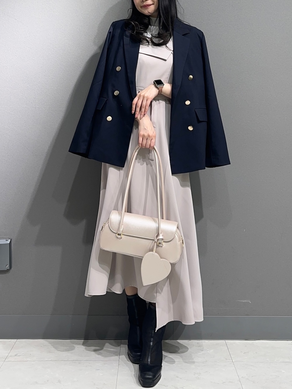 「ジャケット、ジャケットスタイル、ジャケットコーデ、謝恩会、オフィスカジュアル、ドライブ、おでかけコーデ、春服、きれいめコーディネート、大人女子、休日スタイル、オトナ女子、スカートスタイル」｜「dazzlinの折り返しベアドッキングワンピース（ワンピース、ベージュ系）」を使った、nanamiさん（レディース・158cm）の春コーディネートの1枚目の写真