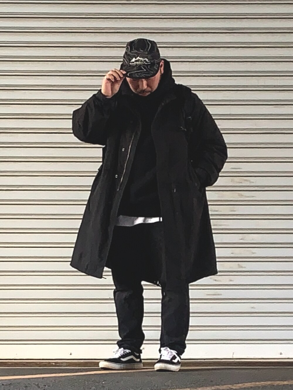 「ミリタリー、フィッシュテール、M65、Bape、abathingape、VANS、ブラック、ブラックコーデ、THE NORTH FACE」｜「A BATHING APEのアイテム（キャップ、ブラック系）」を使った、andyincさん（メンズ・168cm）の春コーディネートの1枚目の写真