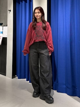 「PAGEBOY（ページボーイ）のレースカレッジスウェット/トレーナー【SHORT/LONG2サイズ展開】（スウェット、レッド系）」を使った、Namiさん（レディース）の秋コーディネート