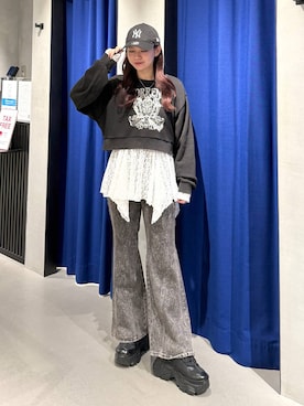 「PAGEBOY（ページボーイ）のレースカレッジスウェット/トレーナー【SHORT/LONG2サイズ展開】（スウェット、グレー系）」を使った、Namiさん（レディース）の秋コーディネート