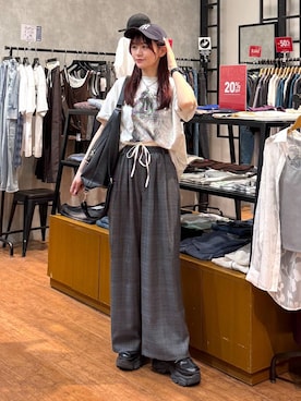「PAGEBOY（ページボーイ）のマルチWAYバックルバッグ【500mlペットボトル収納可能/リュック/トート/斜めかけ出来る】（ショルダーバッグ、ブラック系）」を使った、Namiさん（レディース）の夏コーディネート