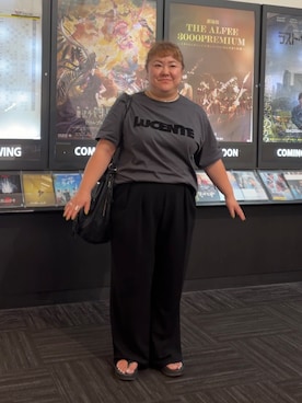 「nissen（ニッセン）の綿100％ロゴプリントTシャツ＜大きいサイズ有＞シックスタイル（Tシャツ/カットソー、グレー系）」を使った、KMさん（レディース・160cm）の夏コーディネート
