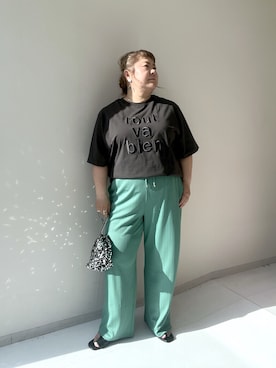「nissen（ニッセン）の綿１００％立体ロゴ刺しゅうルーズシルエットこなれTシャツ＜大きいサイズ有＞（Tシャツ/カットソー、グレー系）」を使った、KMさん（レディース・160cm）の春コーディネート