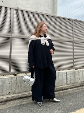 「Maison INNESS（メゾンアイネス）のニュアンスエアリードビーコクーンパンツ（その他パンツ、ブルー系）」を使った、KMさん（レディース・160cm）の春コーディネート