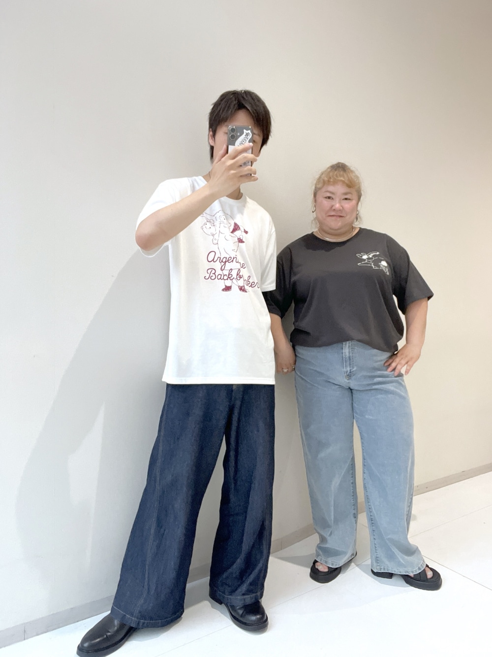 ブルー系のTシャツ/カットソー、ブルー系のTシャツ/カットソー、ブルー系のその他パンツを着用したレディースの夏コーディネートの1枚目の写真