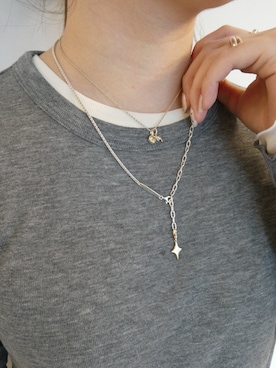 「アイテム（チャーム）」を使った、Nishi Satsukiさん（レディース・156cm）の秋コーディネート