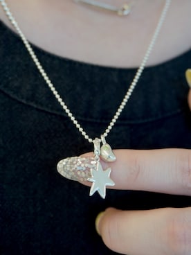 「アイテム（チャーム）」を使った、Nishi Satsukiさん（レディース・156cm）の春コーディネート