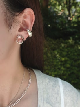 「TEN.（テン）の【新作】SILVER925 ポルカイヤーカフ (CZ)（イヤーカフ、シルバー系）」を使った、Nishi Satsukiさん（レディース・156cm）の夏コーディネート