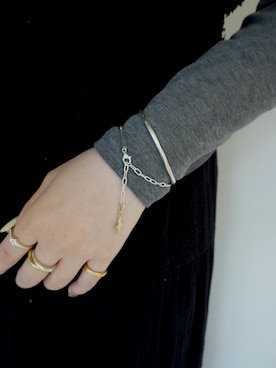 「TEN.（テン）の【新作】SILVER925 トレイルバングル -S-（ブレスレット、シルバー系）」を使った、Nishi Satsukiさん（レディース・156cm）の春コーディネート