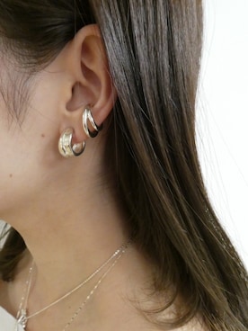 「アイテム（イヤーカフ）」を使った、Nishi Satsukiさん（レディース・156cm）の秋コーディネート