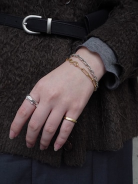 「アイテム（ブレスレット）」を使った、Nishi Satsukiさん（レディース・156cm）の冬コーディネート