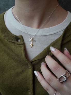 「アイテム（チャーム）」を使った、Nishi Satsukiさん（レディース・156cm）の秋コーディネート