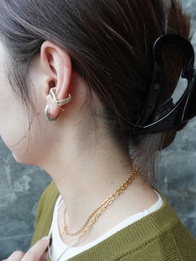 「アイテム（イヤーカフ）」を使った、Nishi Satsukiさん（レディース・156cm・20代）の秋コーディネート