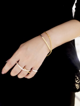 「アイテム（ブレスレット）」を使った、Nishi Satsukiさん（レディース・156cm・20代）の秋コーディネート