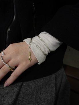 「アイテム（チャーム）」を使った、Nishi Satsukiさん（レディース・156cm）の冬コーディネート