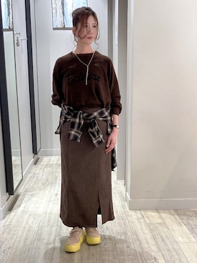 「abahouse mavie（アバハウスマヴィ）のフェイクスウェード/レザースリットタイトスカート（スカート）」を使った、みかんさん（レディース・162cm）の秋コーディネート