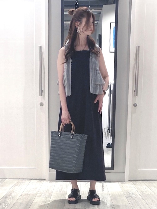 完売品　Dolce. VERYコラボ フーディーフリルベスト ネイビー 良品！完売品！Dolce. VERYコラボ フーディーフリルベスト ネイビー