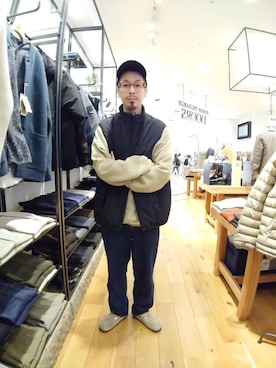 「アイテム（ダウンベスト）」を使った、工藤寧さん（メンズ・176cm）の秋コーディネート